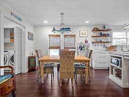 Sea La Vie 3 Bedroom Home by RedAwning