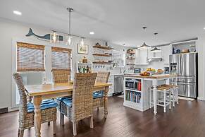 Sea La Vie 3 Bedroom Home by RedAwning