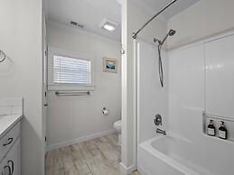 Sea La Vie 3 Bedroom Home by RedAwning