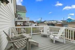 Sea La Vie 3 Bedroom Home by RedAwning