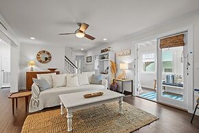 Sea La Vie 3 Bedroom Home by RedAwning