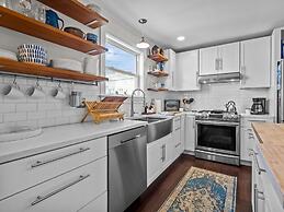 Sea La Vie 3 Bedroom Home by RedAwning