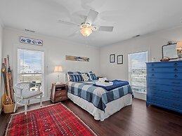 Sea La Vie 3 Bedroom Home by RedAwning