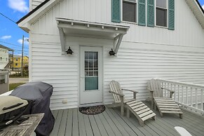 Sea La Vie 3 Bedroom Home by RedAwning