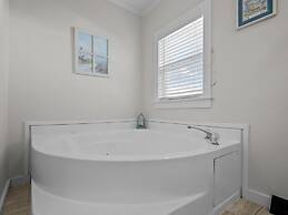 Sea La Vie 3 Bedroom Home by RedAwning