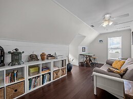 Sea La Vie 3 Bedroom Home by RedAwning