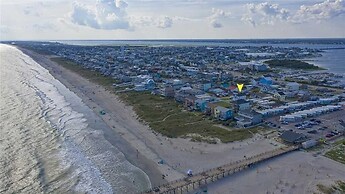 Sea La Vie 3 Bedroom Home by RedAwning