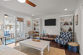 Sea La Vie 3 Bedroom Home by RedAwning