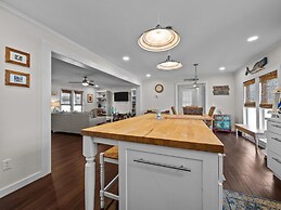 Sea La Vie 3 Bedroom Home by RedAwning