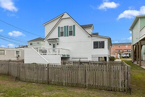 Sea La Vie 3 Bedroom Home by RedAwning