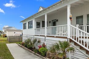 Sea La Vie 3 Bedroom Home by RedAwning