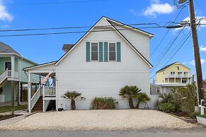 Sea La Vie 3 Bedroom Home by RedAwning