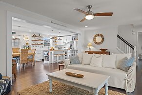 Sea La Vie 3 Bedroom Home by RedAwning