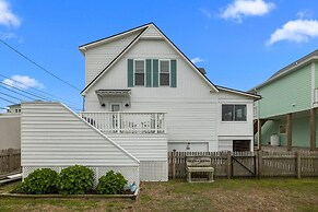 Sea La Vie 3 Bedroom Home by RedAwning