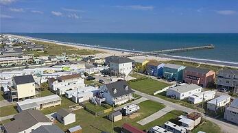 Sea La Vie 3 Bedroom Home by RedAwning