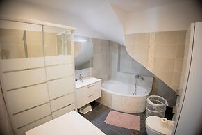 Valentini s Uptown Flat