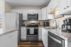 The Salty Pelican 2 Bedroom Townhouse by RedAwning