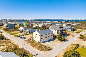 The Salty Pelican 2 Bedroom Townhouse by RedAwning