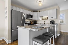 The Salty Pelican 2 Bedroom Townhouse by RedAwning