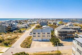 The Salty Pelican 2 Bedroom Townhouse by RedAwning