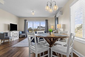 The Salty Pelican 2 Bedroom Townhouse by RedAwning