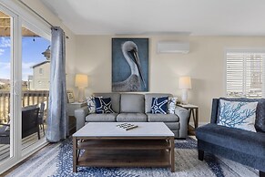 The Salty Pelican 2 Bedroom Townhouse by RedAwning