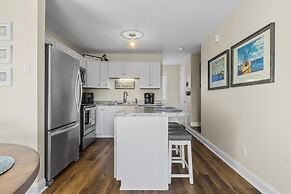 The Salty Pelican 2 Bedroom Townhouse by RedAwning