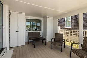 Creek Watch 4 Bedroom Home by RedAwning