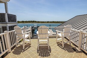 Creek Watch 4 Bedroom Home by RedAwning