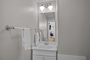 Creek Watch 4 Bedroom Home by RedAwning