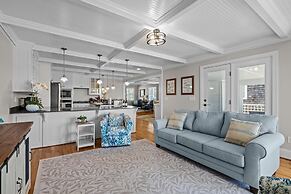 Creek Watch 4 Bedroom Home by RedAwning