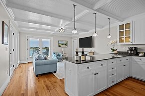 Creek Watch 4 Bedroom Home by RedAwning