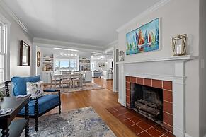 Creek Watch 4 Bedroom Home by RedAwning