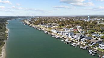 Creek Watch 4 Bedroom Home by RedAwning