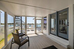 Creek Watch 4 Bedroom Home by RedAwning