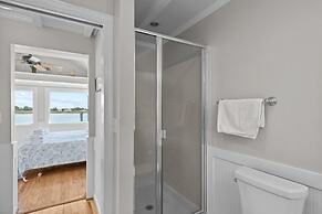 Creek Watch 4 Bedroom Home by RedAwning