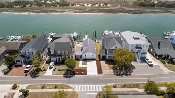 Creek Watch 4 Bedroom Home by RedAwning