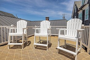 Creek Watch 4 Bedroom Home by RedAwning