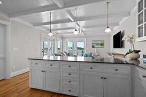 Creek Watch 4 Bedroom Home by RedAwning