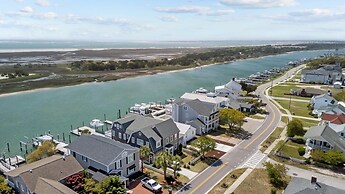 Creek Watch 4 Bedroom Home by RedAwning