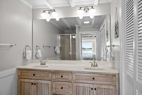 Creek Watch 4 Bedroom Home by RedAwning