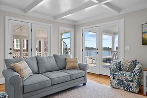 Creek Watch 4 Bedroom Home by RedAwning