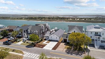 Creek Watch 4 Bedroom Home by RedAwning