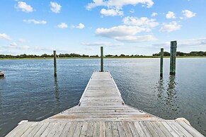 Creek Watch 4 Bedroom Home by RedAwning