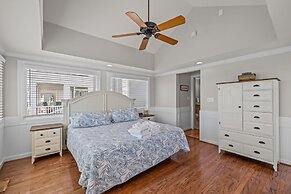 Creek Watch 4 Bedroom Home by RedAwning