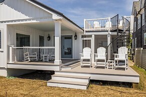 Creek Watch 4 Bedroom Home by RedAwning