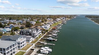 Creek Watch 4 Bedroom Home by RedAwning