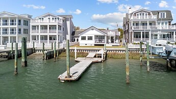 Creek Watch 4 Bedroom Home by RedAwning