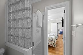 Creek Watch 4 Bedroom Home by RedAwning