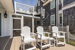 Creek Watch 4 Bedroom Home by RedAwning